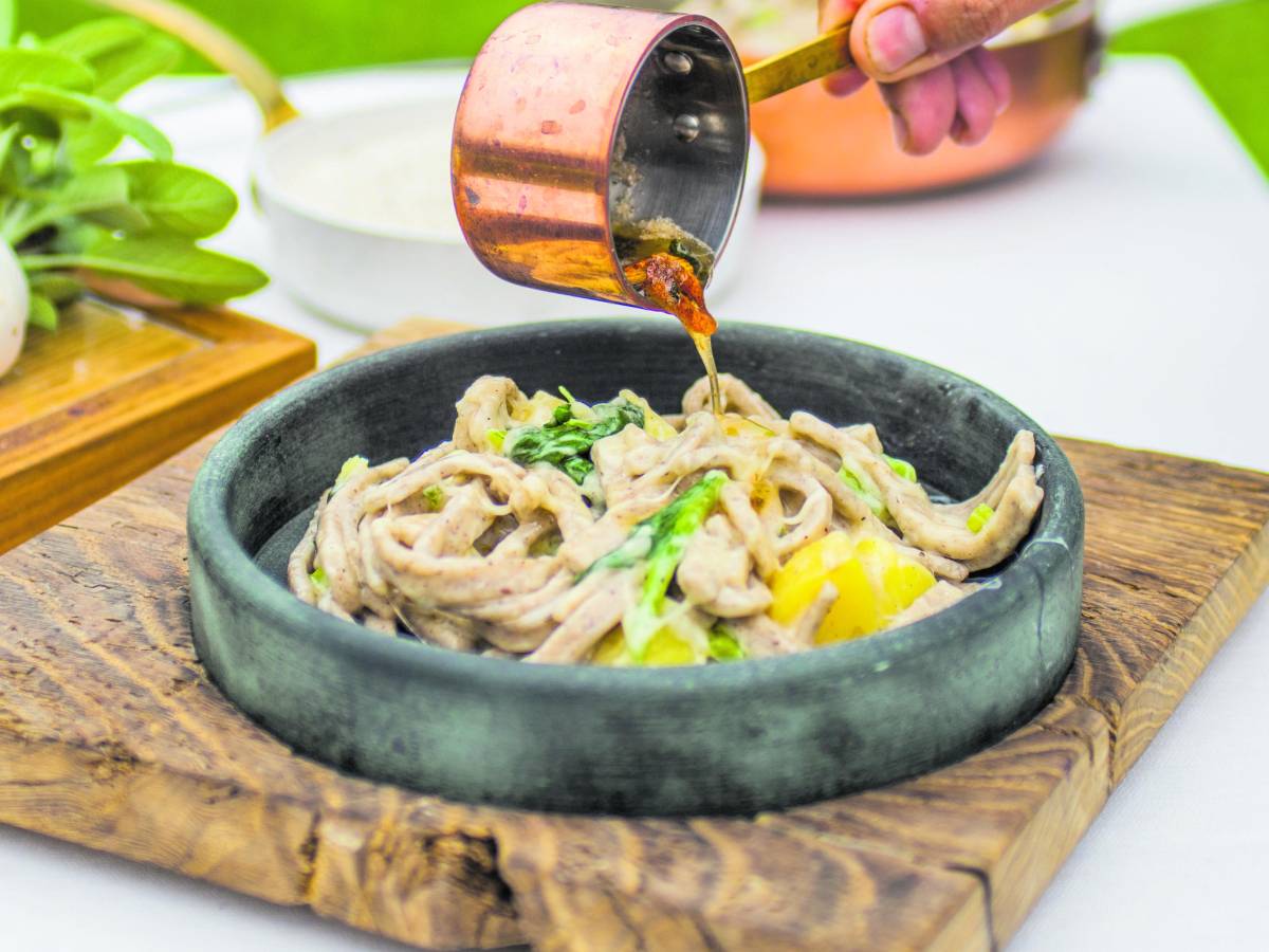 Nei "crotti" al lume di candela per gustare pizzoccheri e polenta taragna