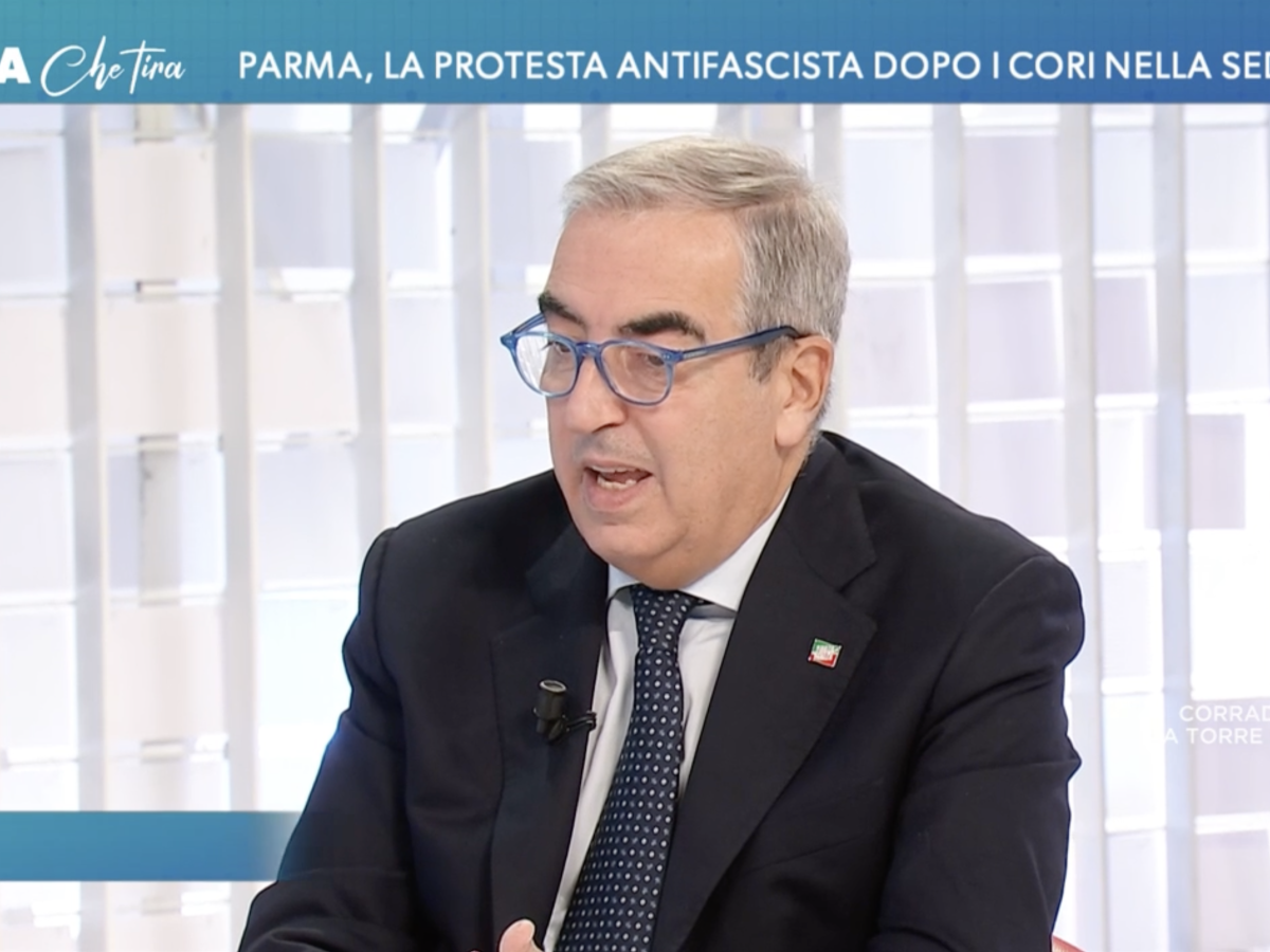 "Cori fascisti? Hanno una candidata che inneggia a Hitler". Gasparri attacca Bonelli e Fratoianni "Cori fascisti? Hanno una candidata che inneggia a Hitler". Gasparri attacca Bonelli e Fratoianni