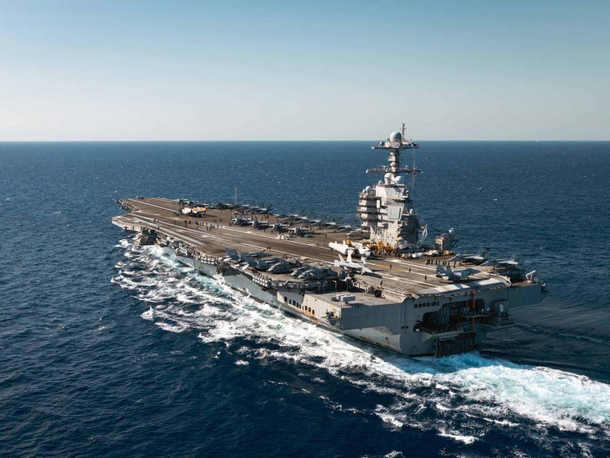 La portaerei Ford lascia il Mediterraneo e punta al Sudamerica: aumenta la pressione su Maduro