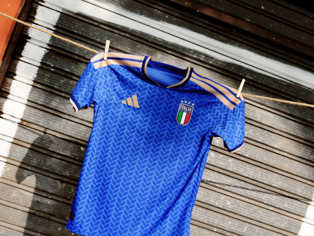 Ecco Azzurra, la nuova maglia della nazionale italiana di calcio: a cosa è ispirata Ecco Azzurra, la nuova maglia della nazionale italiana di calcio: a cosa è ispirata