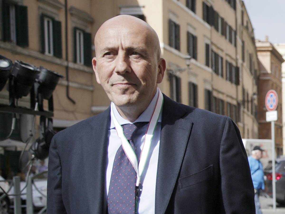 "Ormeggi abusivi a Nisida?”. Sergio Rastrelli incalza Roberto Fico