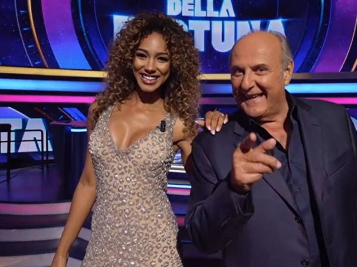 ancora una ragazza nuda l affondo di claudia gerini contro la ruota della fortuna da Ilgiornale.it ancora una ragazza nuda l affondo di claudia gerini contro la ruota della fortuna