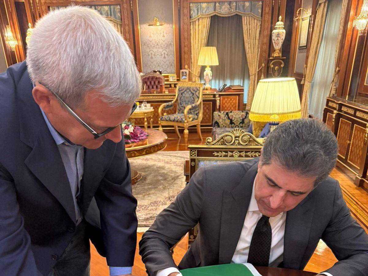 Incontro tra Biloslavo ed il presidente del Kurdistan in occasione della Frontline Academy con giovani aspiranti giornalisti di guerra Incontro tra Biloslavo ed il presidente del Kurdistan in occasione della Frontline Academy con giovani aspiranti giornalisti di guerra