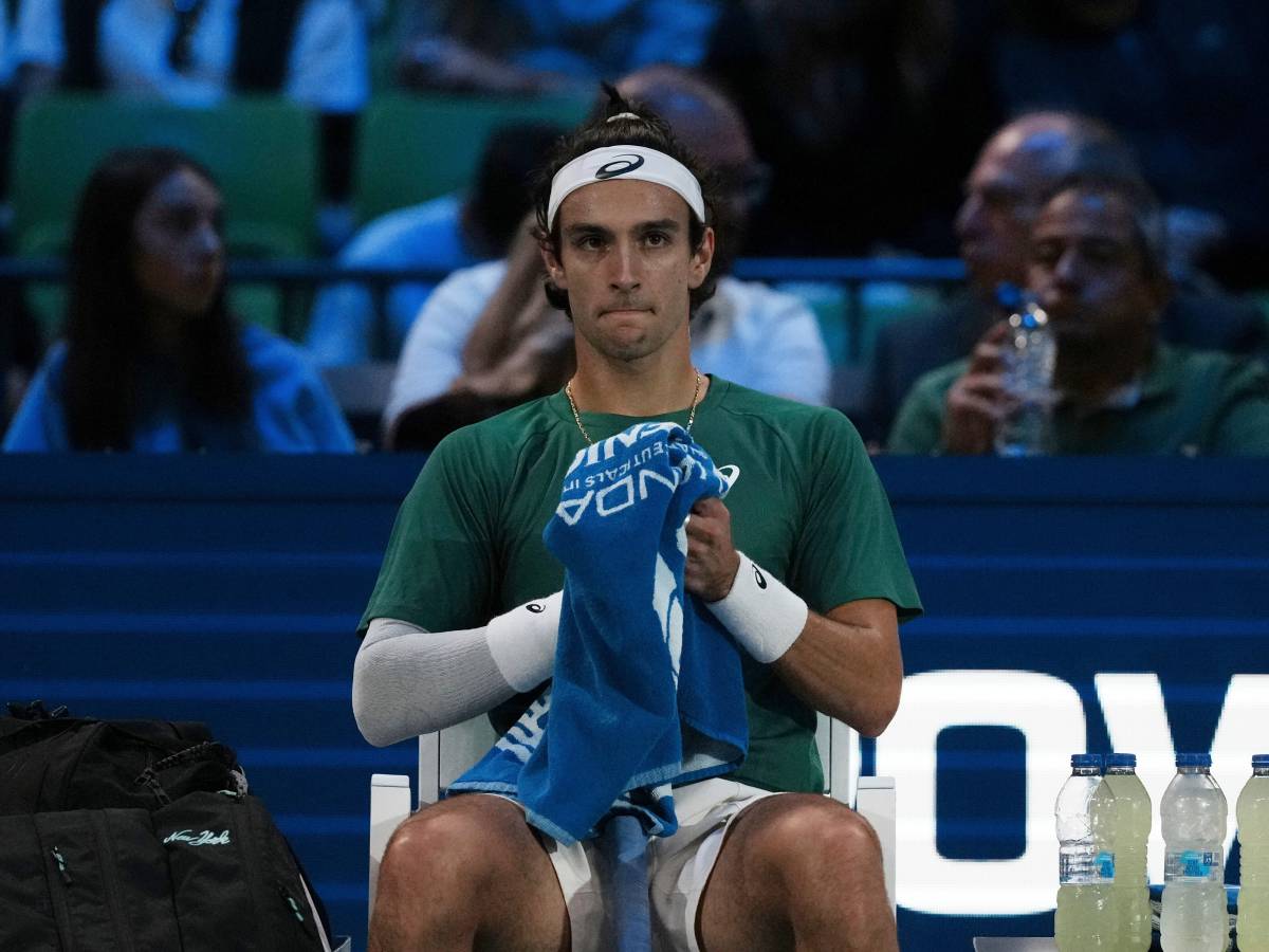 Niente Finals per Musetti: Djokovic vince ad Atene in tre set Niente Finals per Musetti: Djokovic vince ad Atene in tre set