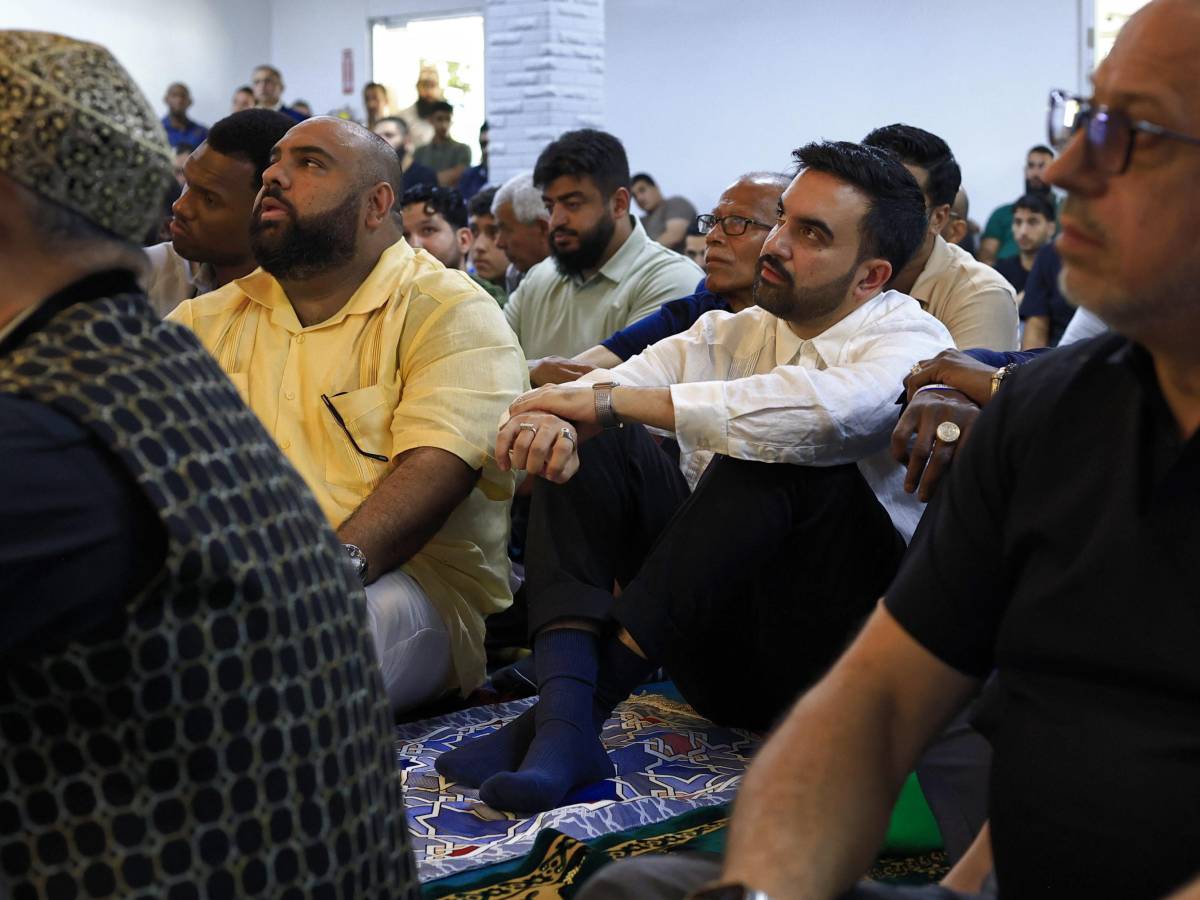 Zohran Mamdani prega e distribuisce pasti nella moschea di Porto Rico Zohran Mamdani prega e distribuisce pasti nella moschea di Porto Rico