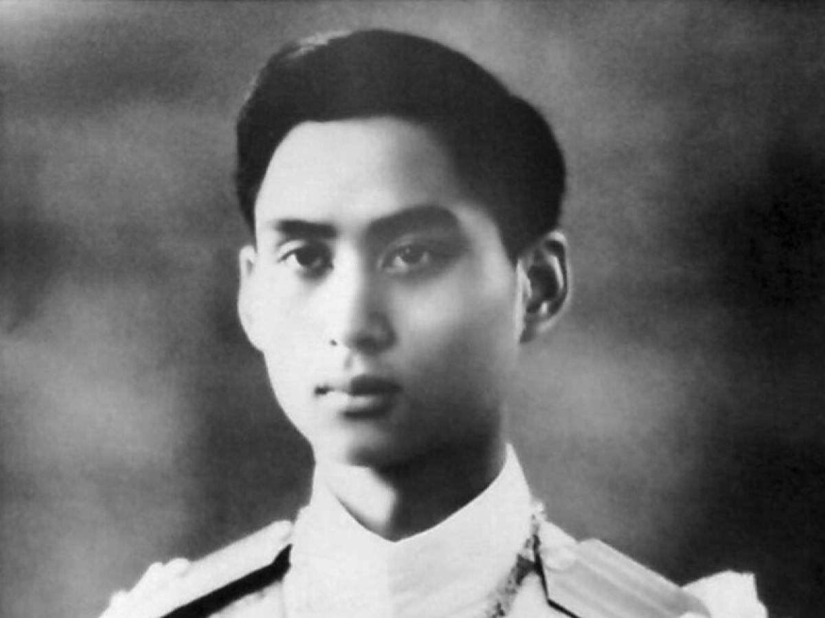 La pistola e gli occhiali. La misteriosa morte del Re di Thailandia Rama VIII La pistola e gli occhiali. La misteriosa morte del Re di Thailandia Rama VIII