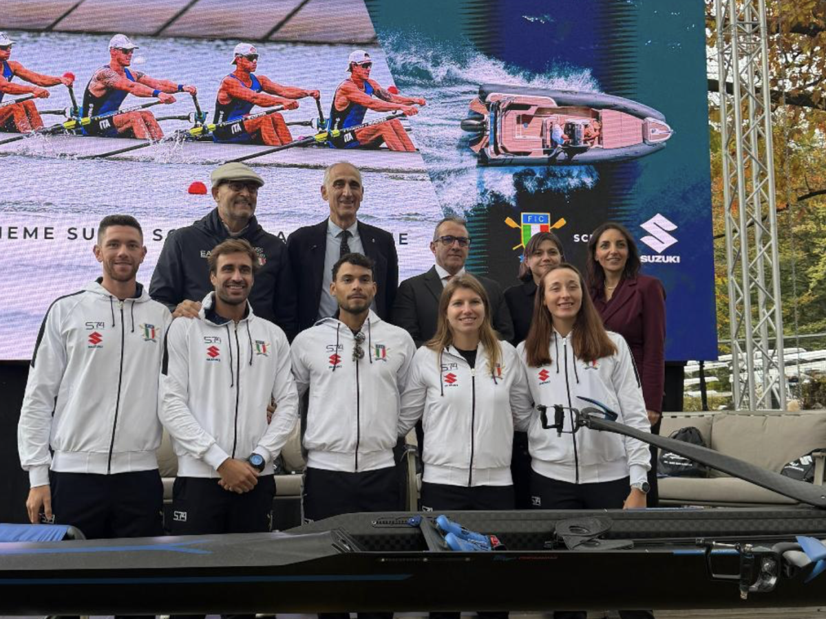 Suzuki e la Federazione Italiana Canottaggio uniscono le forze per una mobilità sostenibile nello sport: motori green in acqua e auto ibride a supporto degli azzurri Suzuki e la Federazione Italiana Canottaggio uniscono le forze per una mobilità sostenibile nello sport: motori green in acqua e auto ibride a supporto degli azzurri