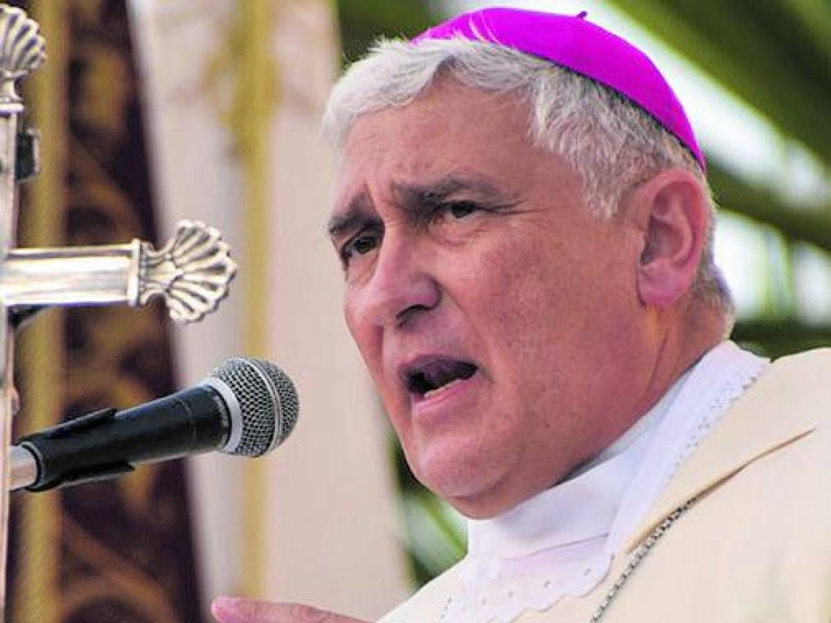 Abusi, il Vaticano indaga sul vescovo: la denuncia di un ex seminarista