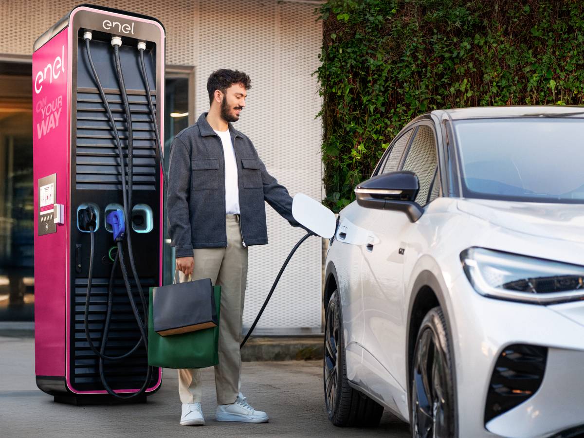 dai carburanti fossili a una rete di ricarica diffusa l impegno per la mobilit224 elettrica