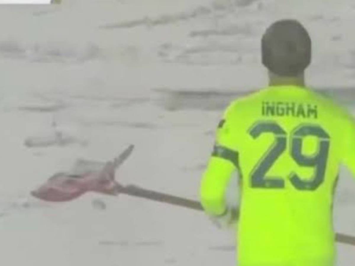 Il portiere (di calcio) spala la neve davanti alla sua porta e vince il campionato: pura poesia