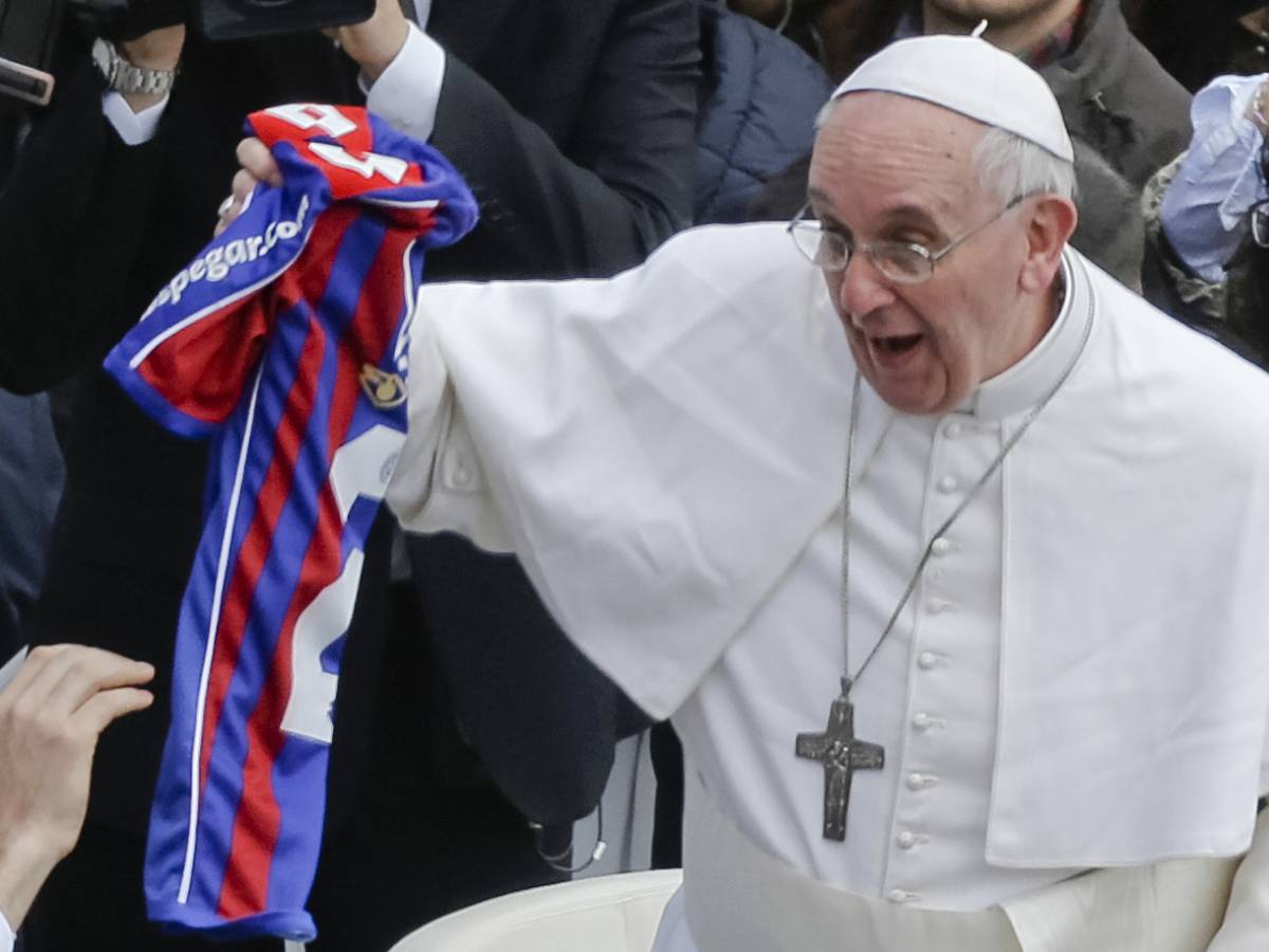 Argentina, la squadra di Papa Francesco senza acqua calda né stipendi Argentina, la squadra di Papa Francesco senza acqua calda né stipendi