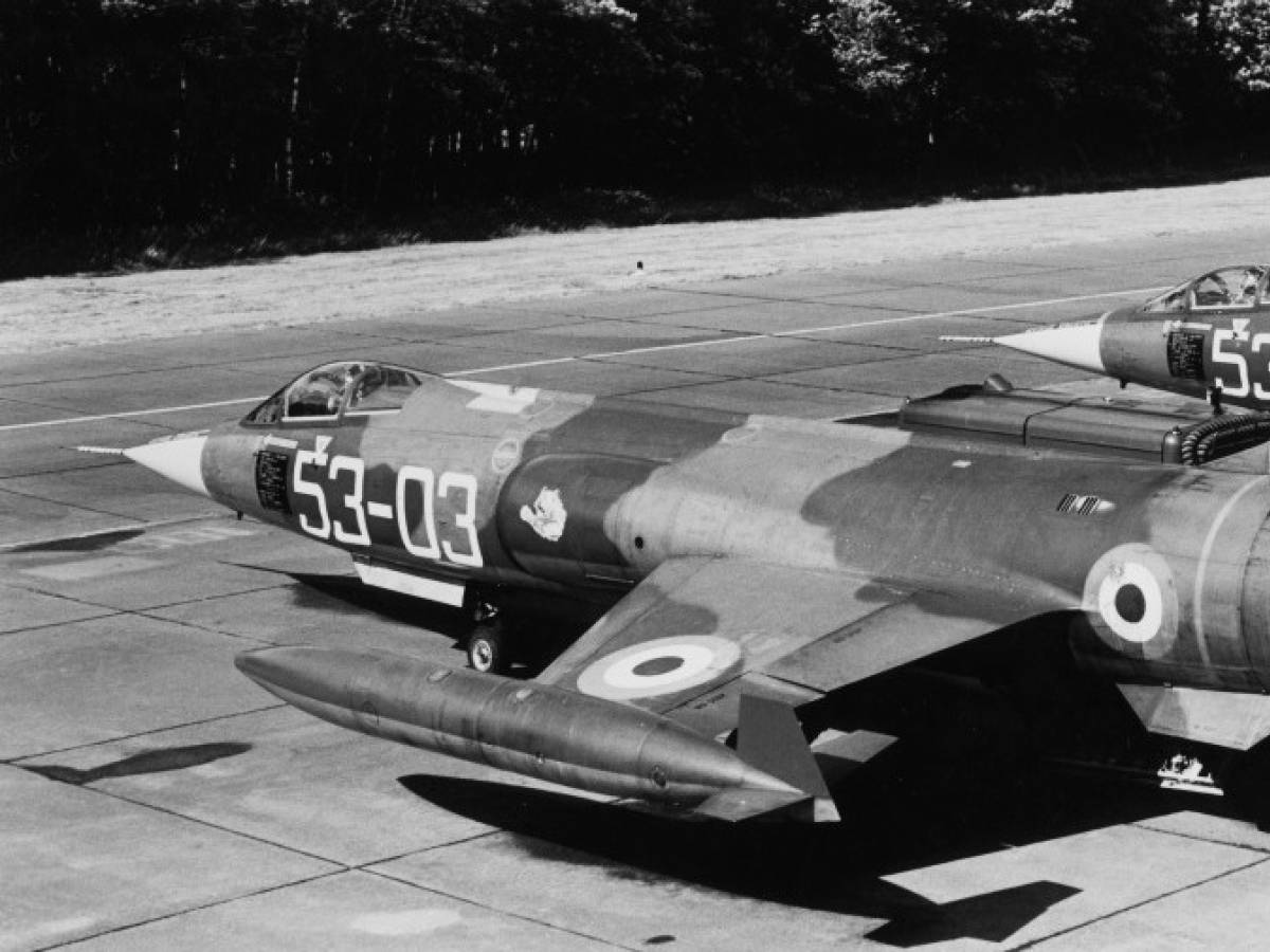 spillone contro tomcat cos236 il caccia italiano super242 l f 14 usa con la tattica dello yo yo