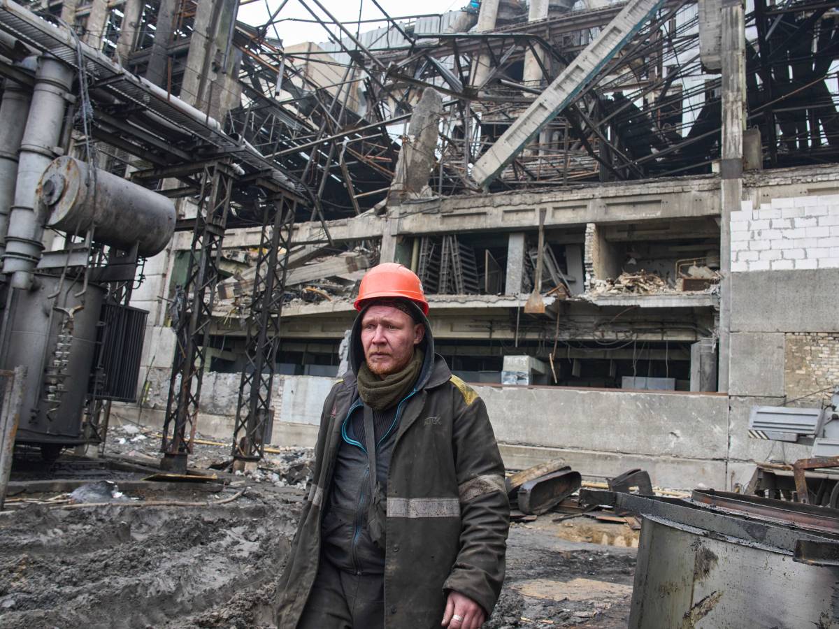 Nella notte 430 droni e 18 missili russi contro Kiev. Mosca: "Attacco ucraino a nostra centrale nucleare" Nella notte 430 droni e 18 missili russi contro Kiev. Mosca: "Attacco ucraino a nostra centrale nucleare"