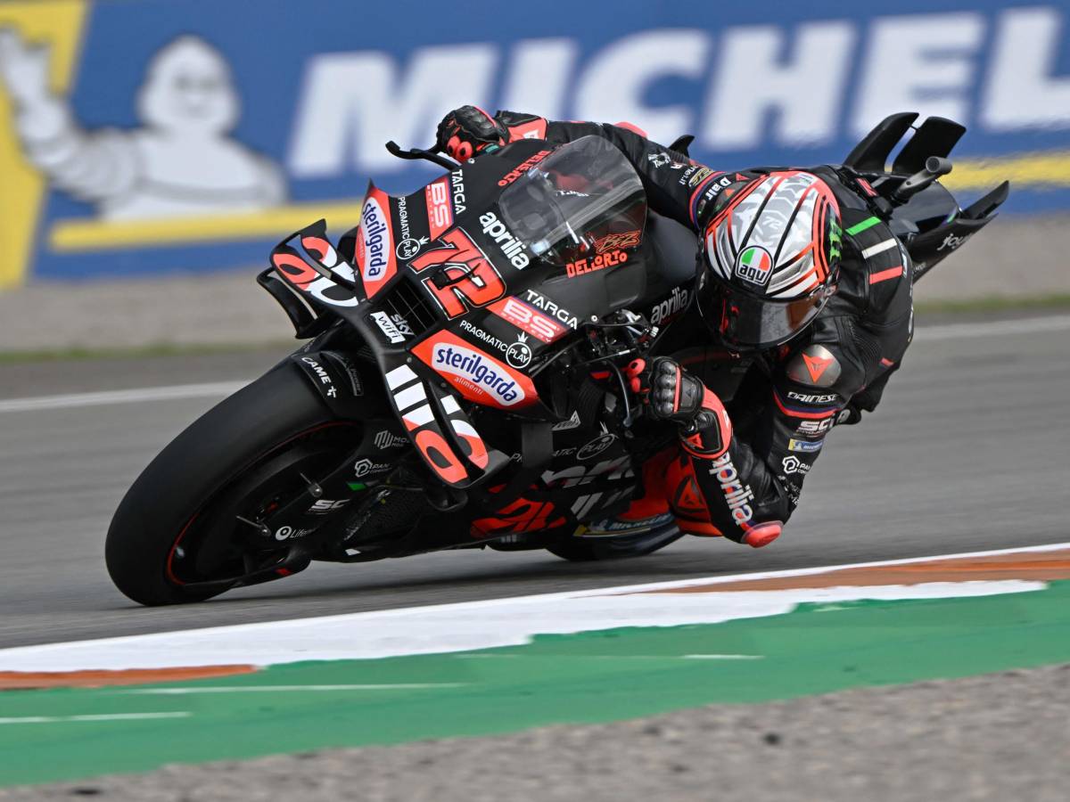 MotoGP, Bezzecchi da urlo a Valencia: conquista la pole nell