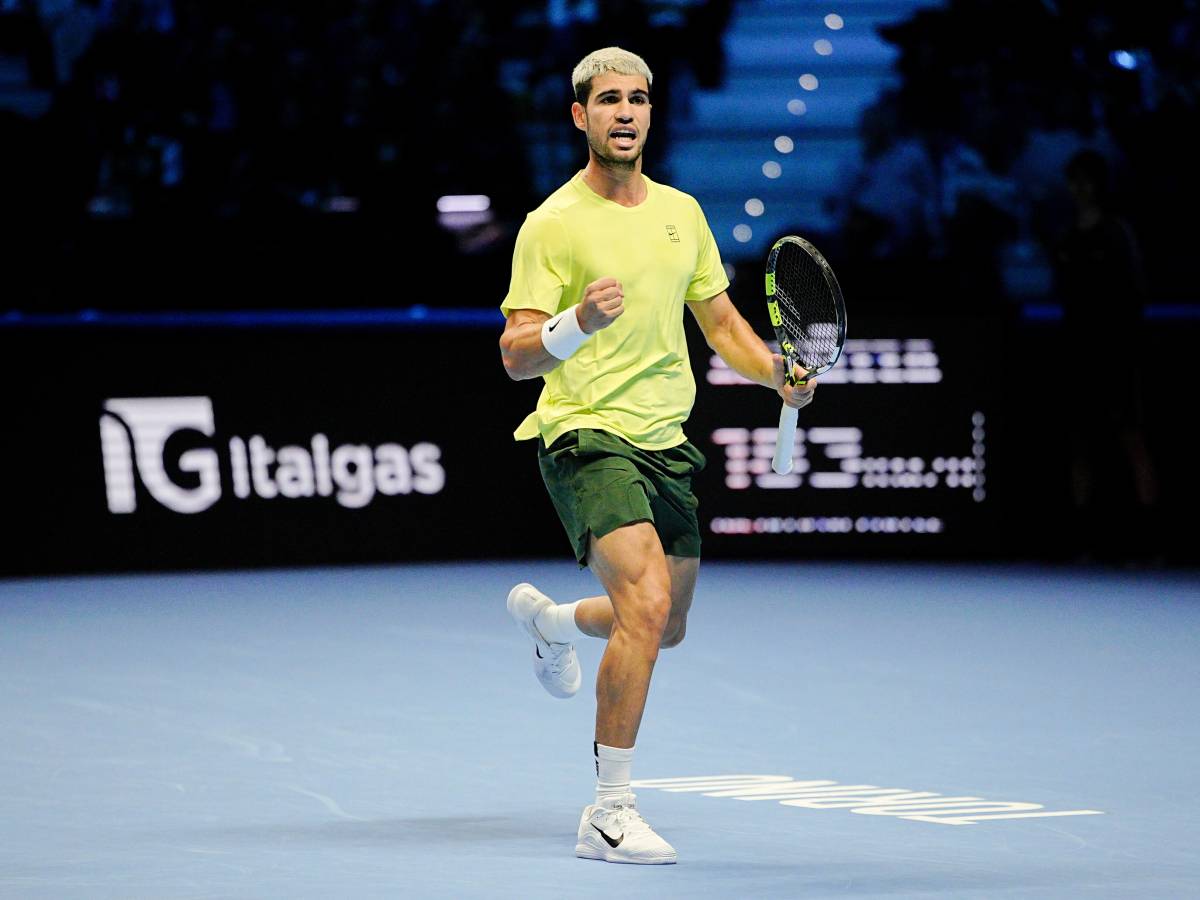 Atp Finals, Alcaraz strepitoso: raggiunge Sinner in finale, Auger Aliassime sconfitto in due set