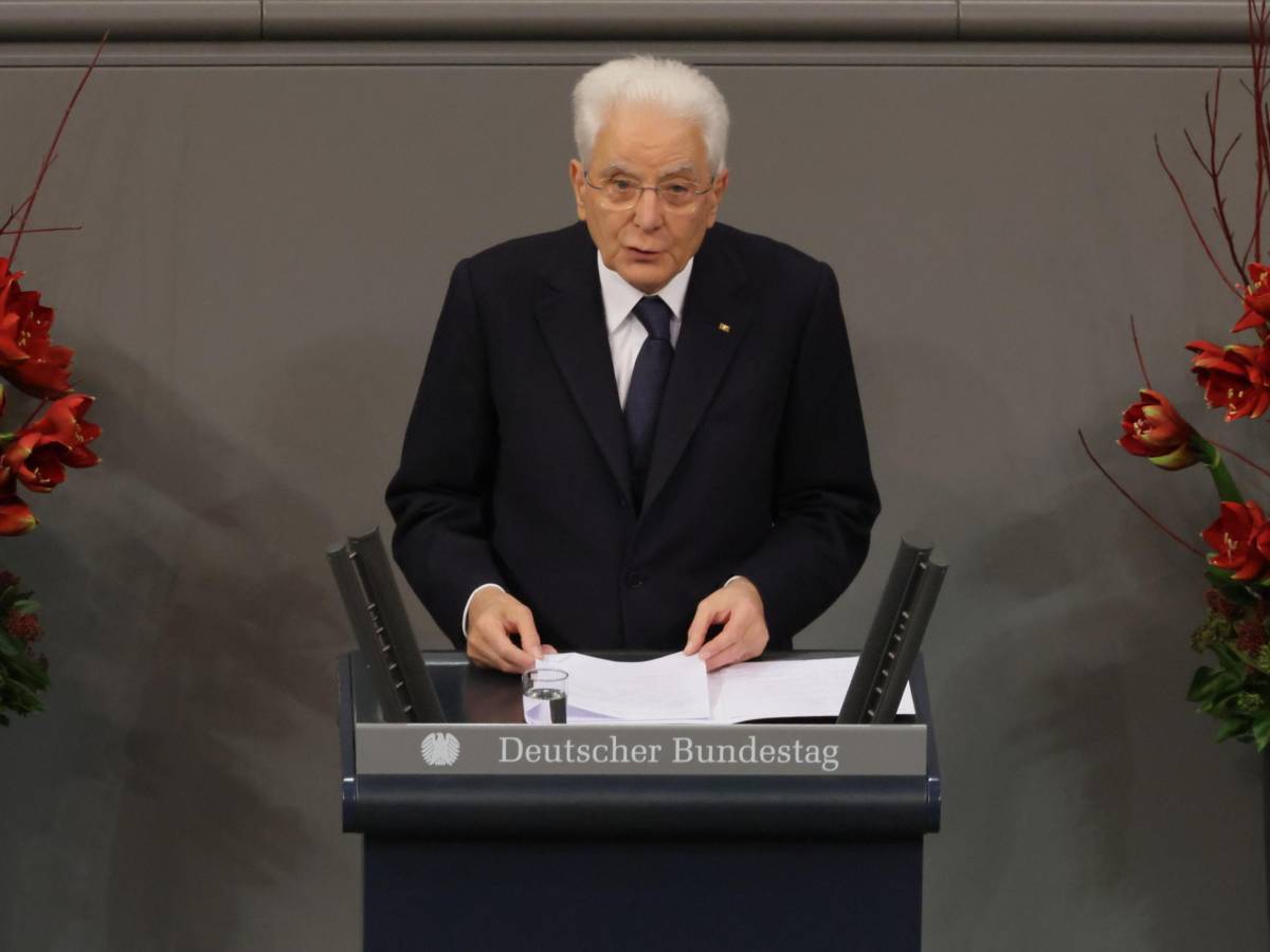 Mattarella: "Troppi dottor Stranamore che amano la bomba" Mattarella: "Troppi dottor Stranamore che amano la bomba"