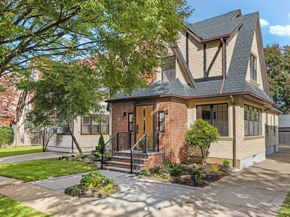 In vendita la casa natale di Trump: dove si trova e quanto vale In vendita la casa natale di Trump: dove si trova e quanto vale