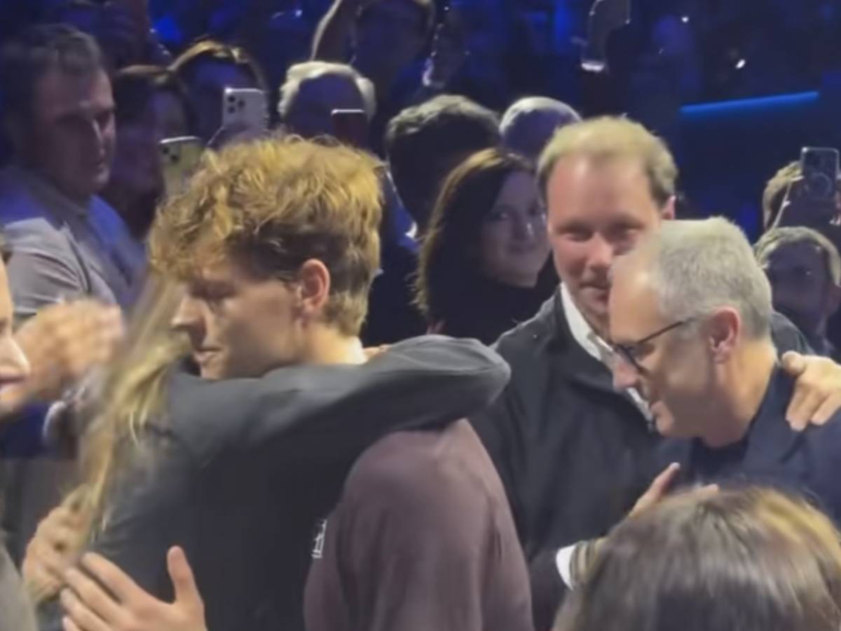 l8217abbraccio a laila la foto col cane e la racchetta al fratello jannik dopo la vittoria