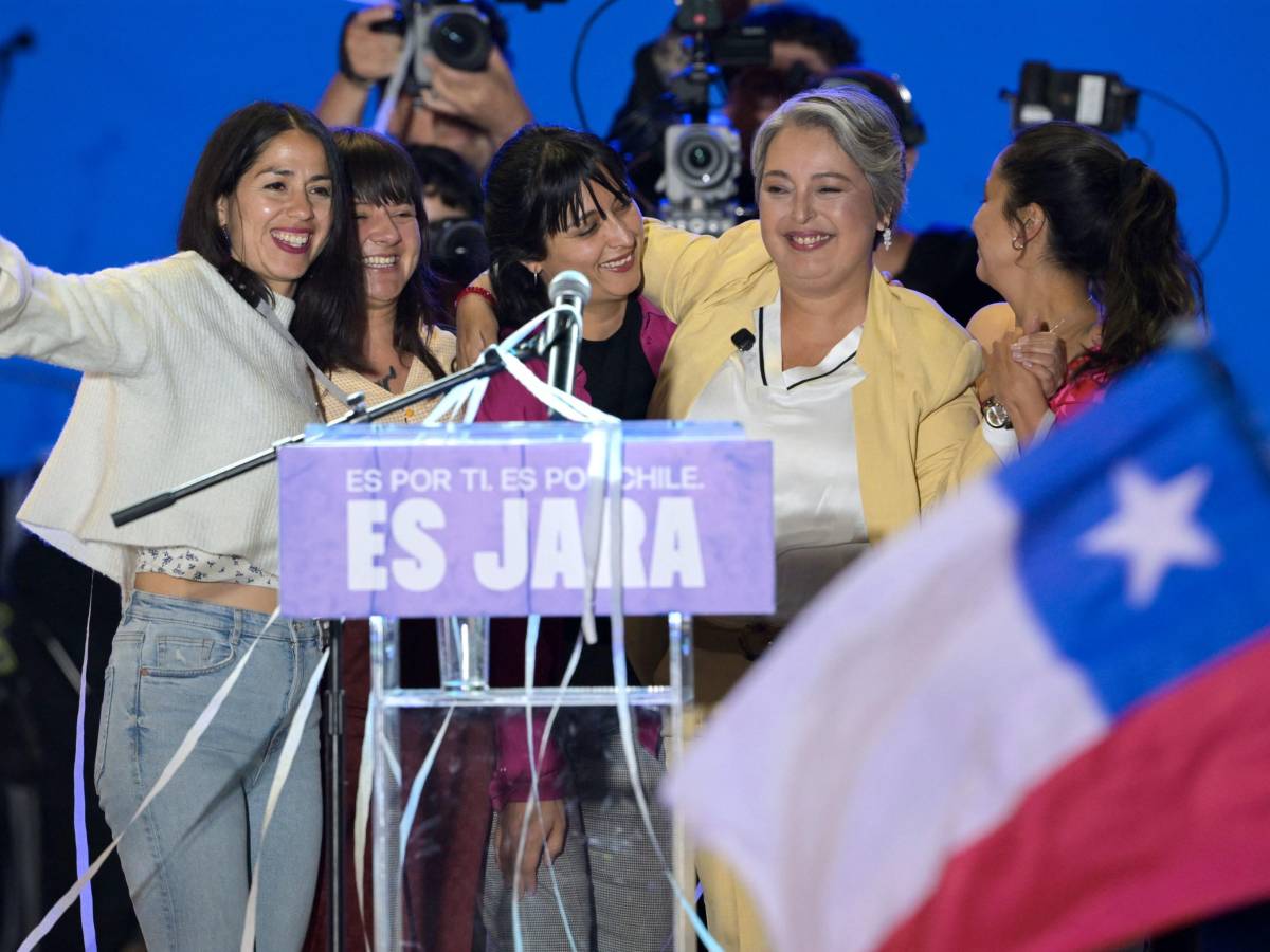 cile al ballottaggio la comunista jara avanti ma la destra prepara il fronte unito per kast da Ilgiornale.it cile al ballottaggio la comunista jara avanti ma la destra prepara il fronte unito per kast