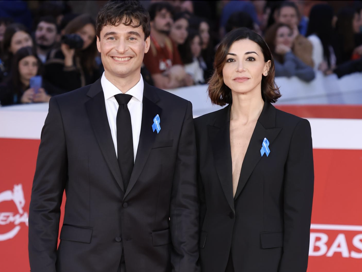 Lino Guanciale tra Ricciardi e l’amore discreto con la moglie Antonella Liuzzi Lino Guanciale tra Ricciardi e l’amore discreto con la moglie Antonella Liuzzi