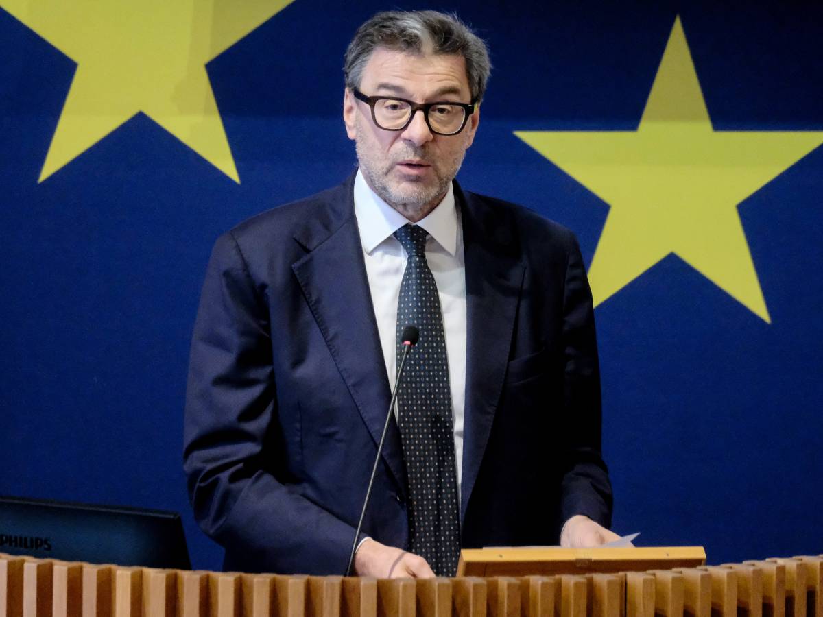 Bruxelles promuove la manovra: "Bene gli sforzi sul deficit" Bruxelles promuove la manovra: "Bene gli sforzi sul deficit"