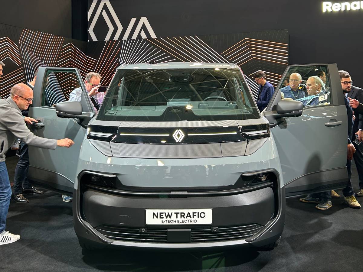 renault trafic van e tech su il sipario sulla nuova generazione 100 elettrica da Ilgiornale.it renault trafic van e tech su il sipario sulla nuova generazione 100 elettrica