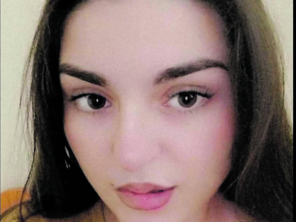 Ammazza la sorella e fa vedere il corpo alla madre in videochiamata