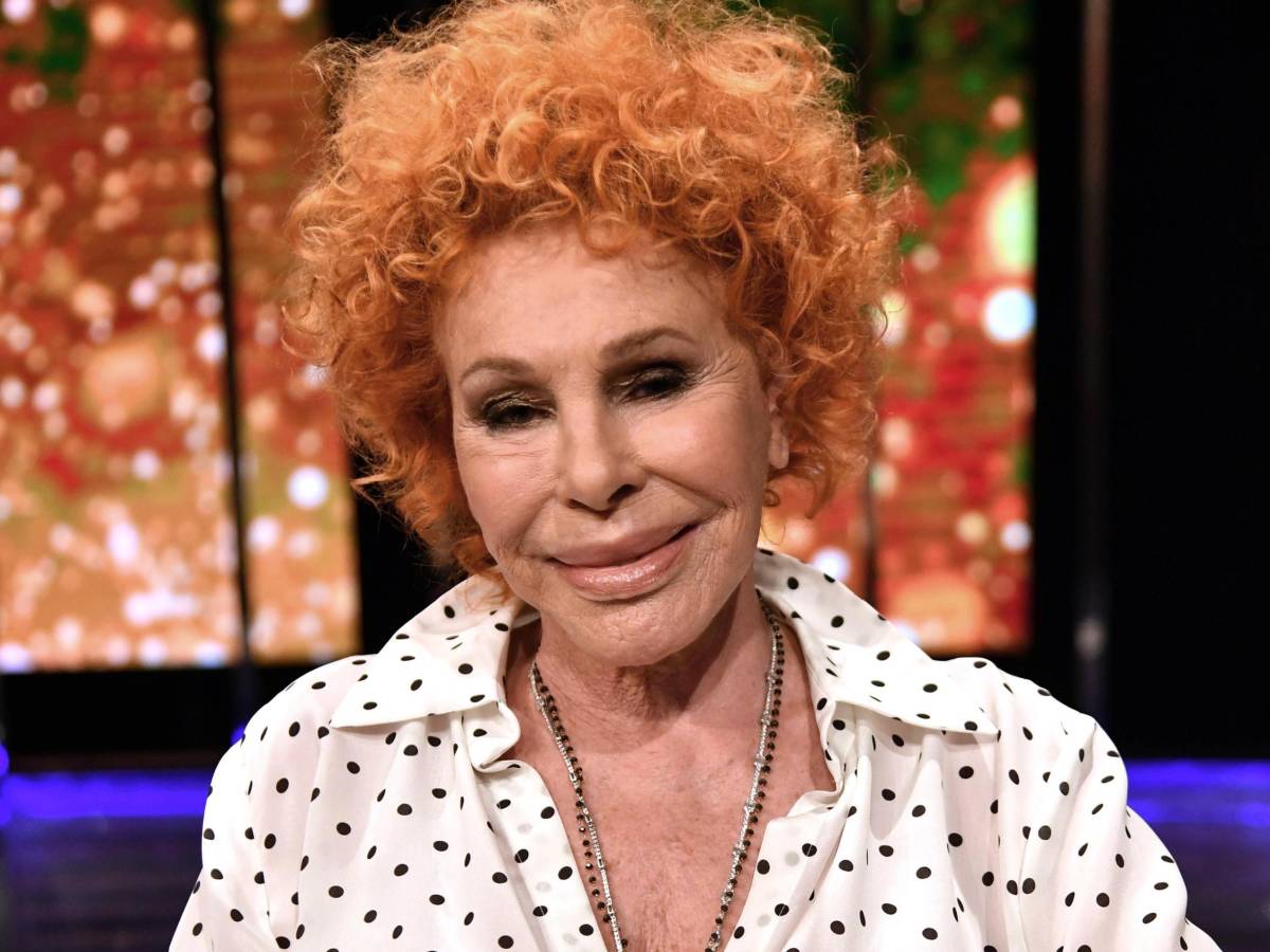 "Come un coltello che trapassa la schiena". Le ultime telefonate di Ornella Vanoni