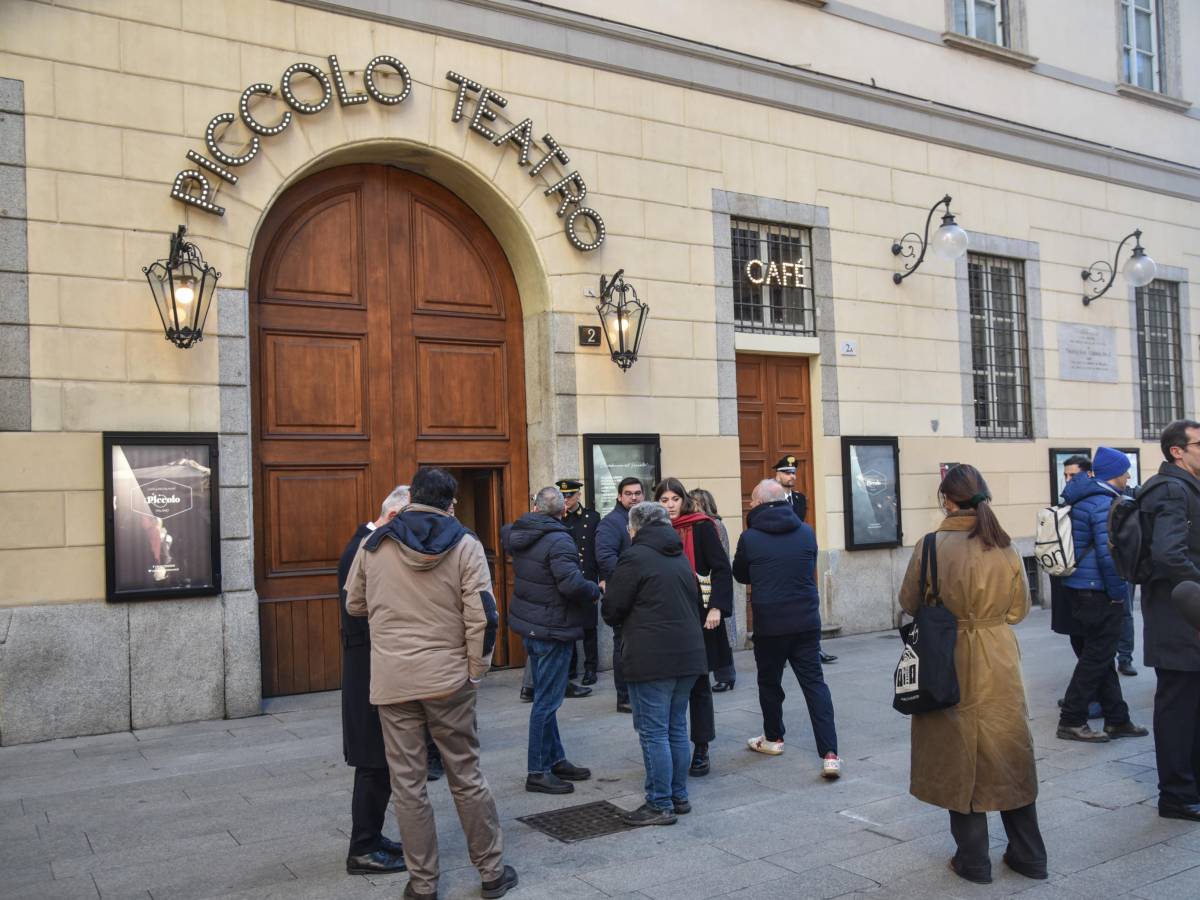 Addio a Ornella Vanoni, aperta la camera ardente: tantissimi per l Addio a Ornella Vanoni, aperta la camera ardente: tantissimi per l