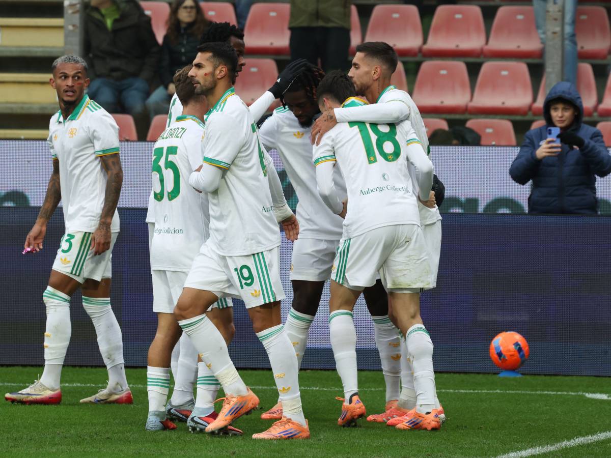 serie a la roma cala il tris alla cremonese e vola in testa alla classifica da Ilgiornale.it serie a la roma cala il tris alla cremonese e vola in testa alla classifica