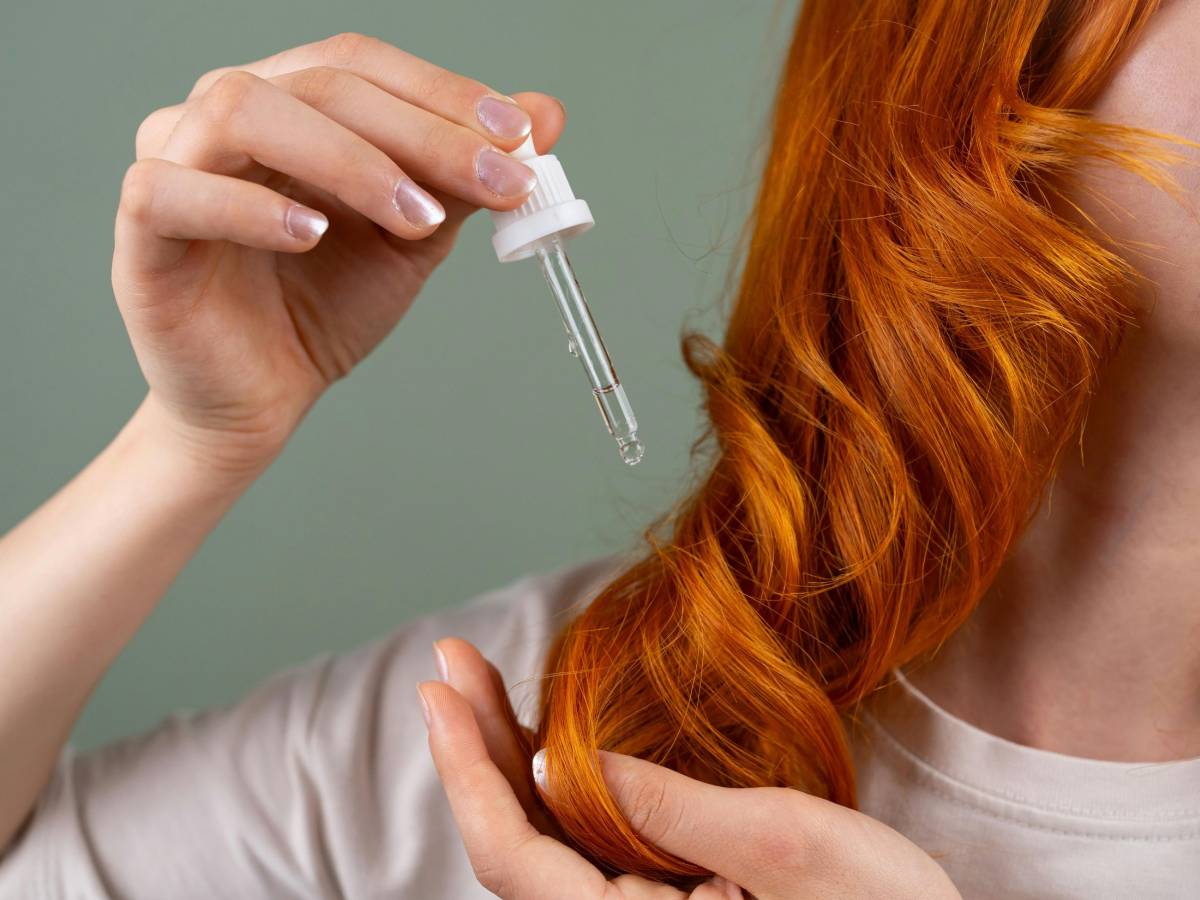 Capelli sani e luminosi: i 5 sieri da applicare dopo la piega