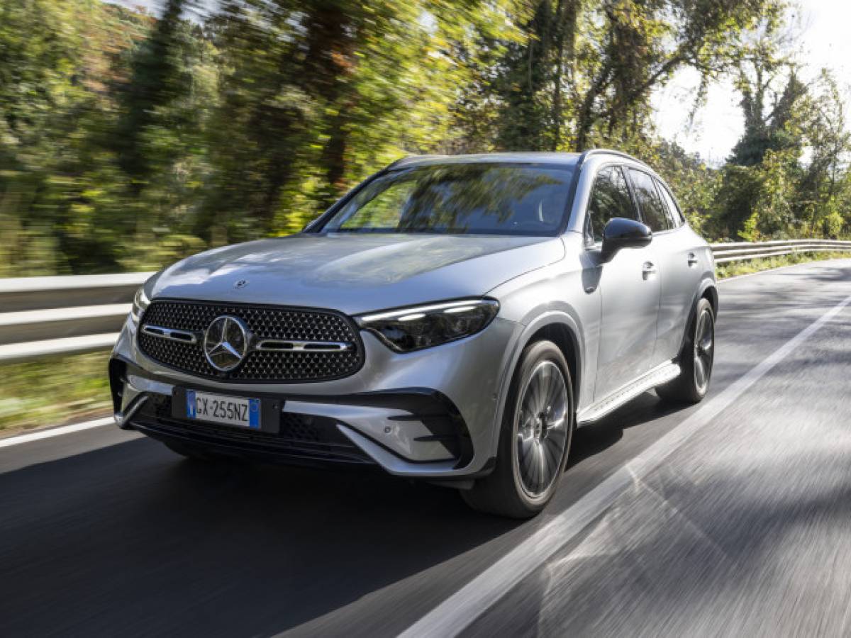 GLC 63 S E Performance Amg, la prova su strada con numeri e comportamento da supercar