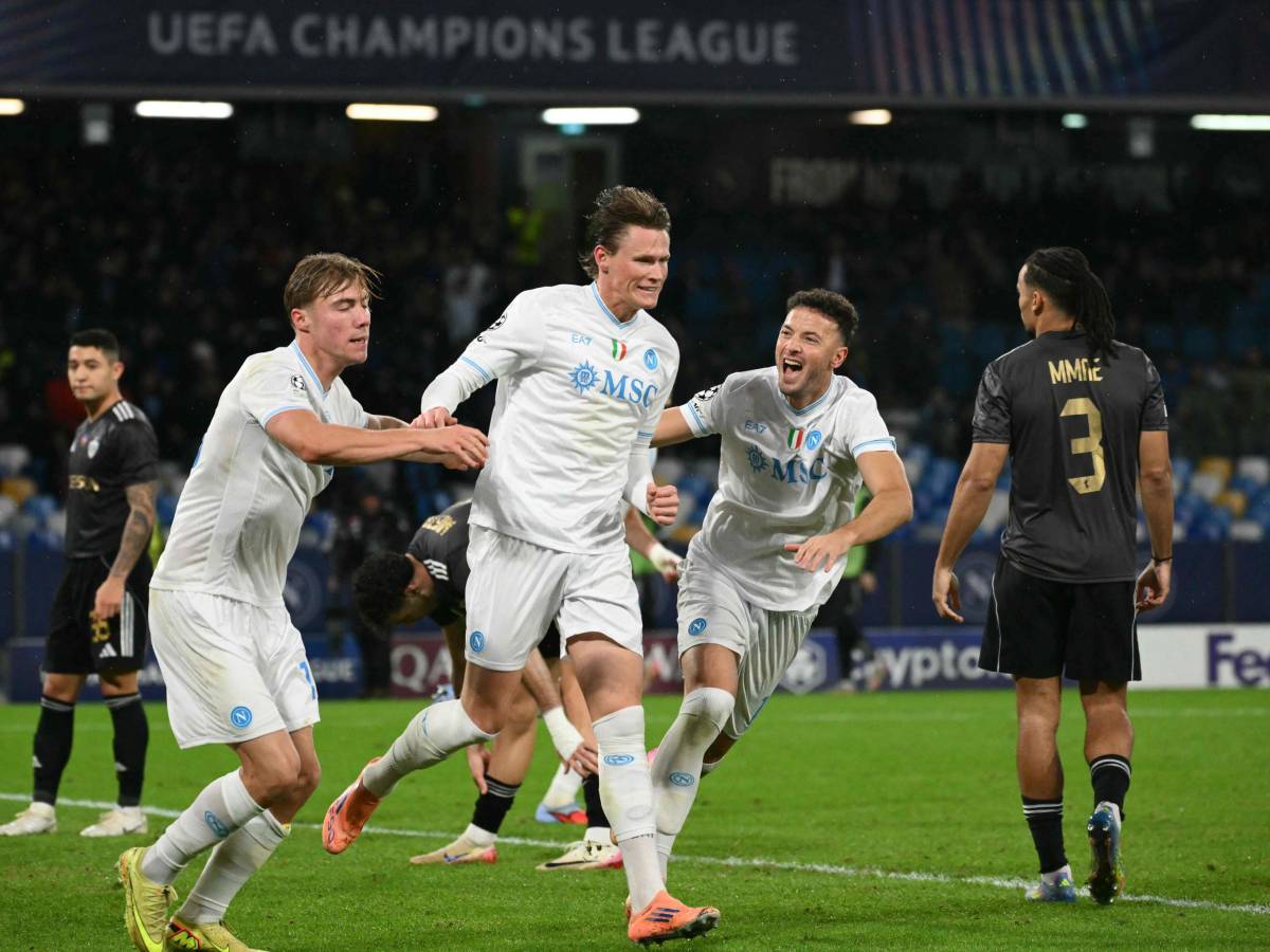 super mctominay celebra maradona