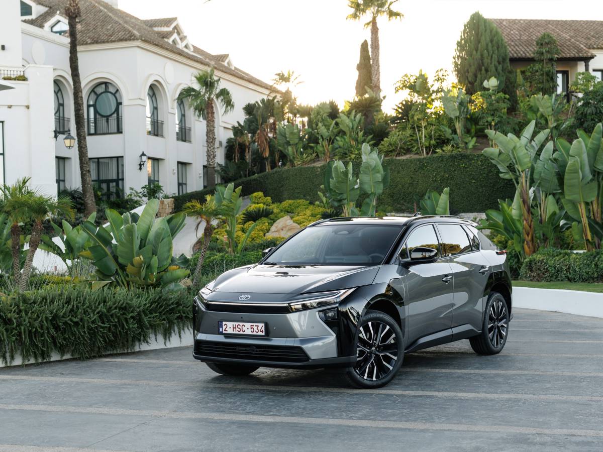 Toyota bZ4X, il nuovo SUV elettrico cambia passo: più autonomia, comfort e potenza Toyota bZ4X, il nuovo SUV elettrico cambia passo: più autonomia, comfort e potenza