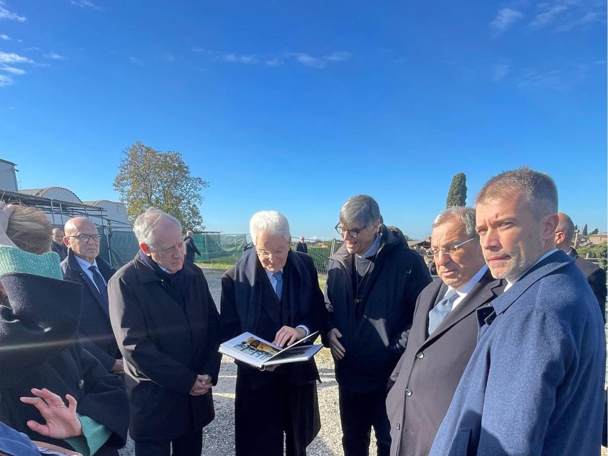 Don Patriciello, incontro a sorpresa con Mattarella Don Patriciello, incontro a sorpresa con Mattarella