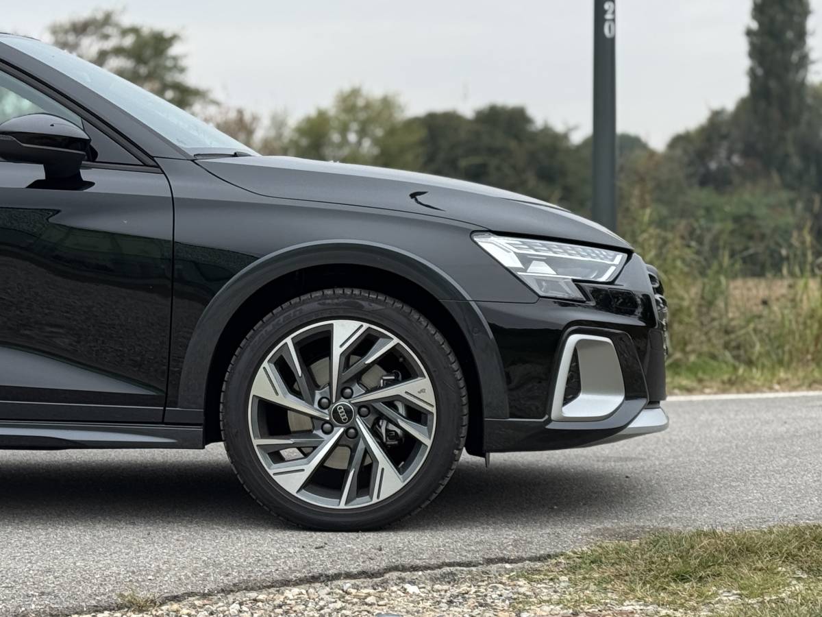 Audi A3 Allstreet: guarda la gallery della nuova compatta ibrida tedesca 6