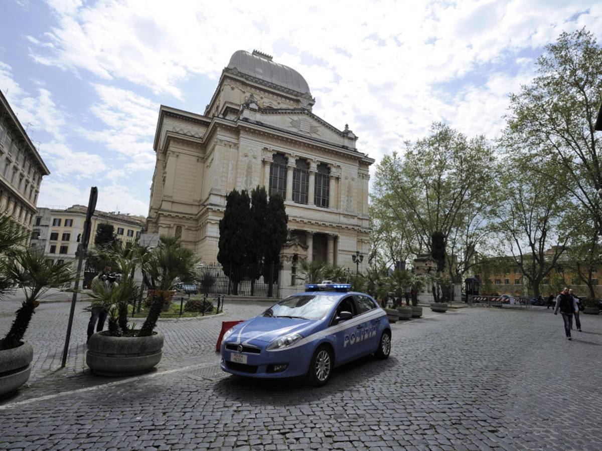vandalizzata la sinagoga a monteverde lo sfregio contro gli ebrei a roma da Ilgiornale.it vandalizzata la sinagoga a monteverde lo sfregio contro gli ebrei a roma