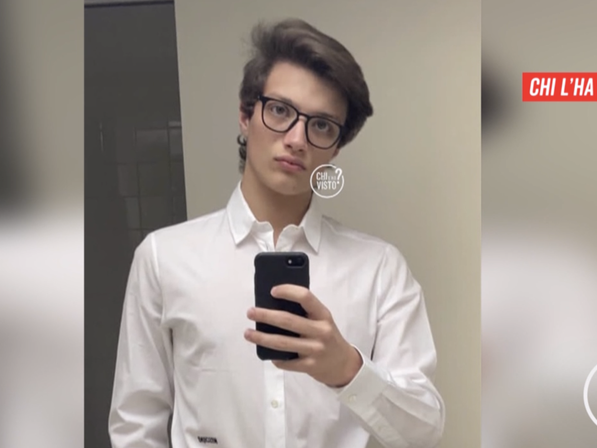 Claudio suicida negli Usa dopo 3 giorni nella “stanza bianca”. La tutor: “Minacce di tagliarsi? Lol” Claudio suicida negli Usa dopo 3 giorni nella “stanza bianca”. La tutor: “Minacce di tagliarsi? Lol”