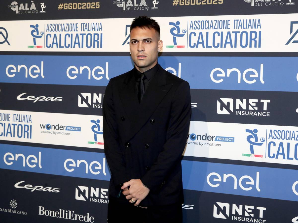 Gala del calcio, Lautaro: "Quelle due sconfitte ci hanno fatto male". De Laurentiis: "I gestori dovremmo essere noi" Gala del calcio, Lautaro: "Quelle due sconfitte ci hanno fatto male". De Laurentiis: "I gestori dovremmo essere noi"