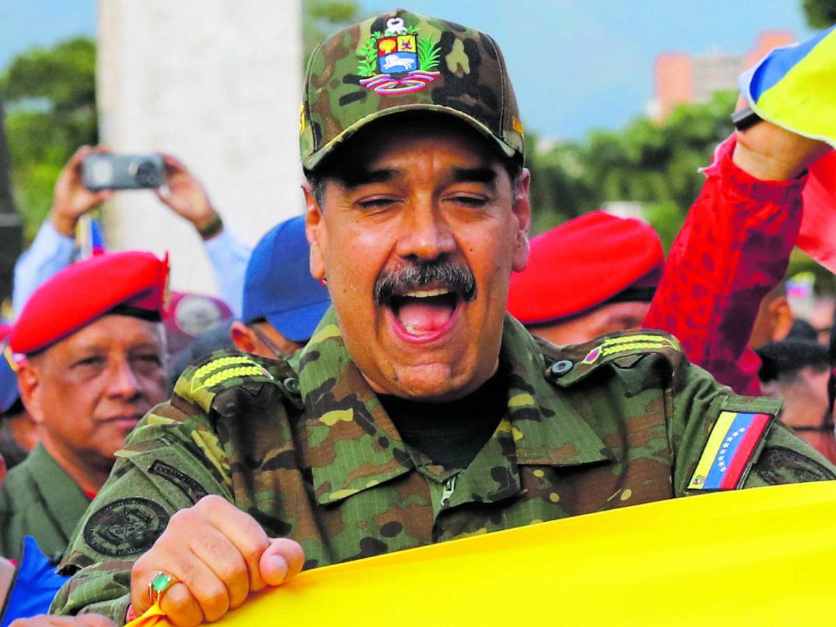 "Lascia subito il potere se vuoi salvarti". Maduro rifiuta l