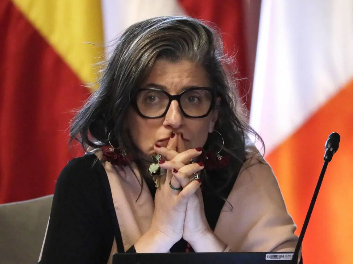 Anche Firenze "scarica" Albanese. Lei fa la vittima: "Risparmiatemi l