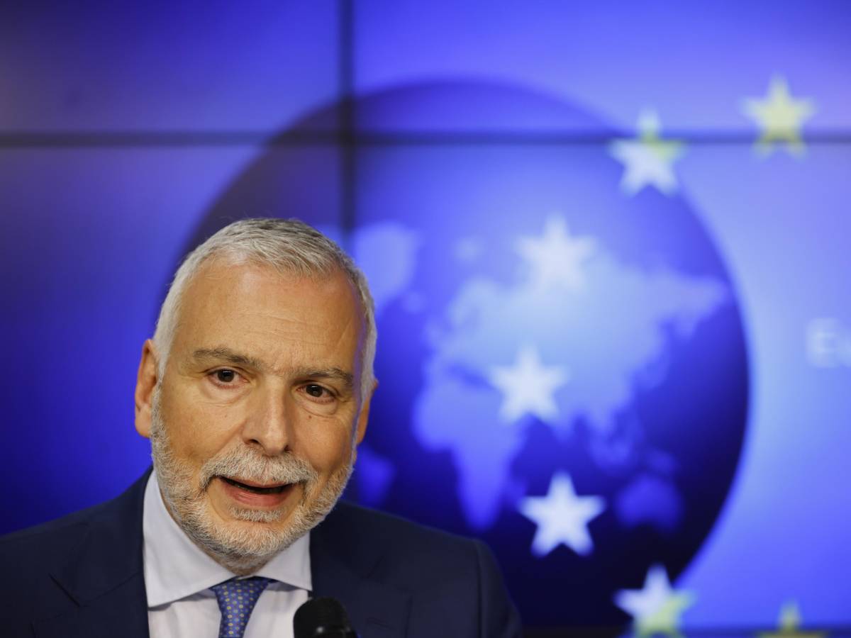 la strana coppia l ex commissaria ue e l uomo di prodi quei link con l iran