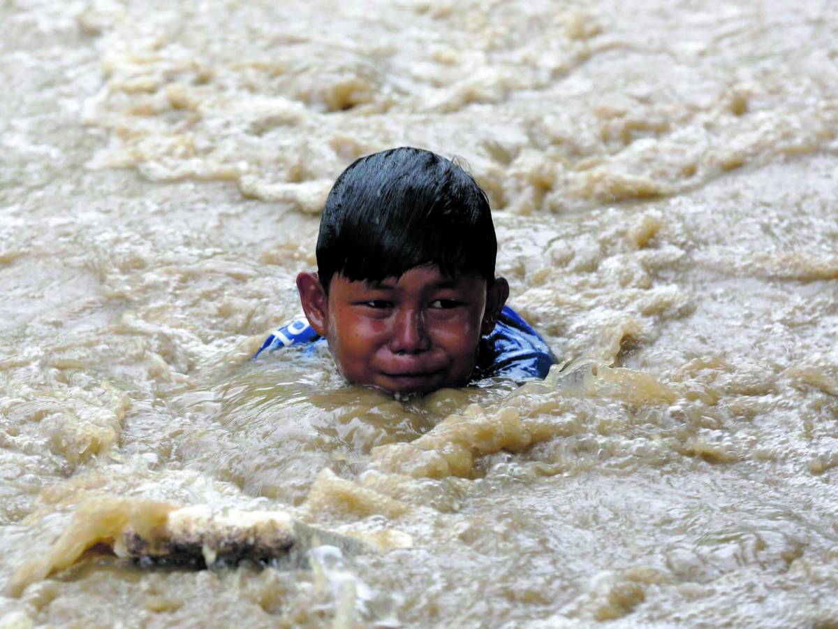Monsoni e fiumi di fango: 1.300 morti in Asia. "È il disastro naturale peggiore di sempre" Monsoni e fiumi di fango: 1.300 morti in Asia. "È il disastro naturale peggiore di sempre"