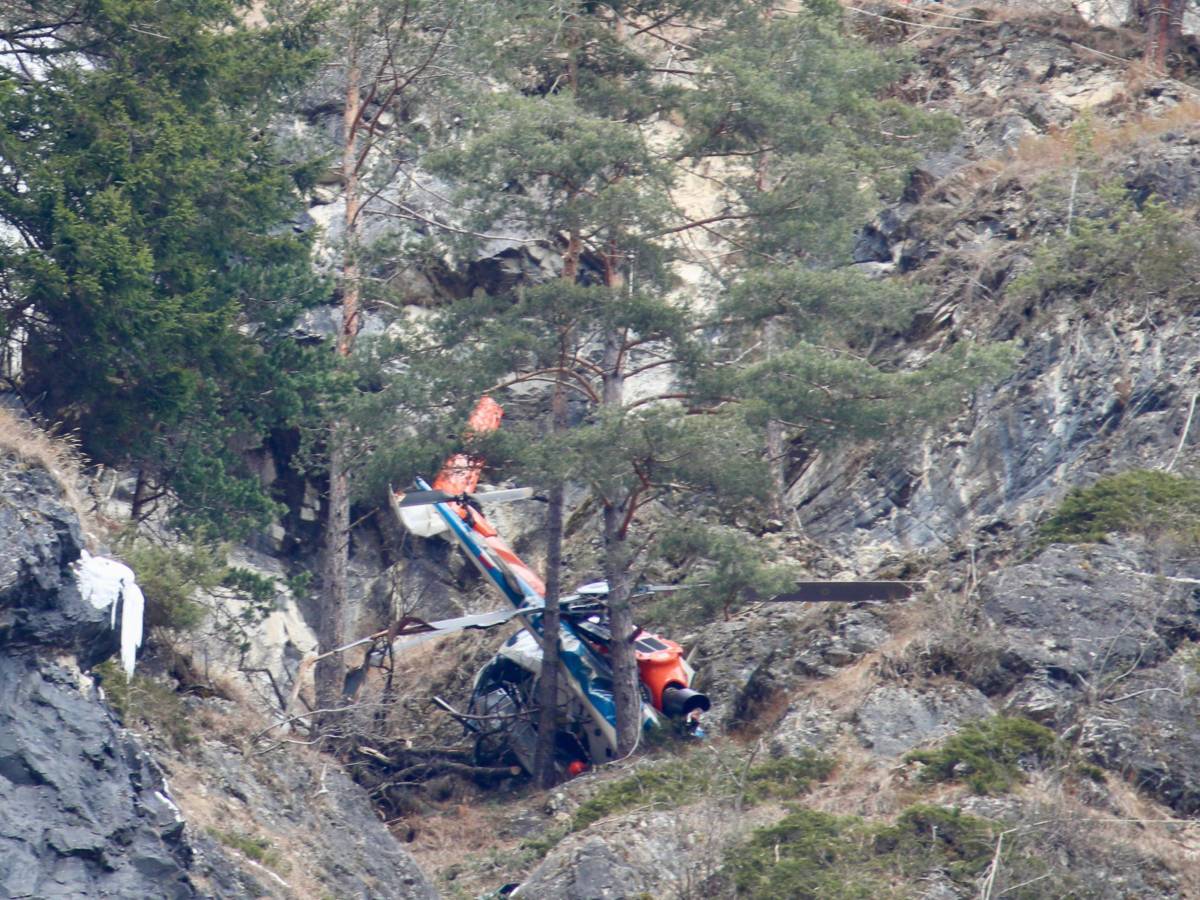 Precipita elicottero in Valtellina, un morto Precipita elicottero in Valtellina, un morto