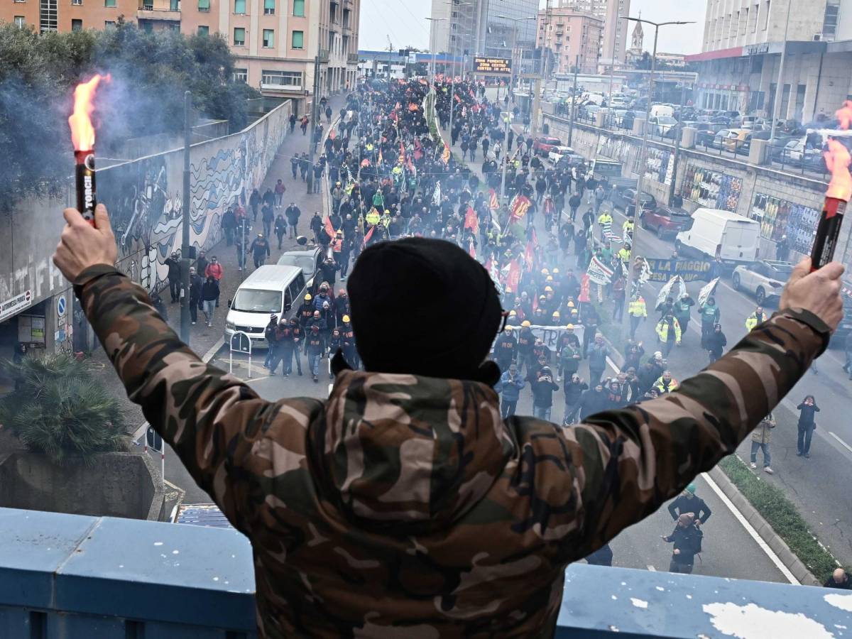cavi d acciaio e trattori contro la polizia violenza preannunciata al corteo della fiom