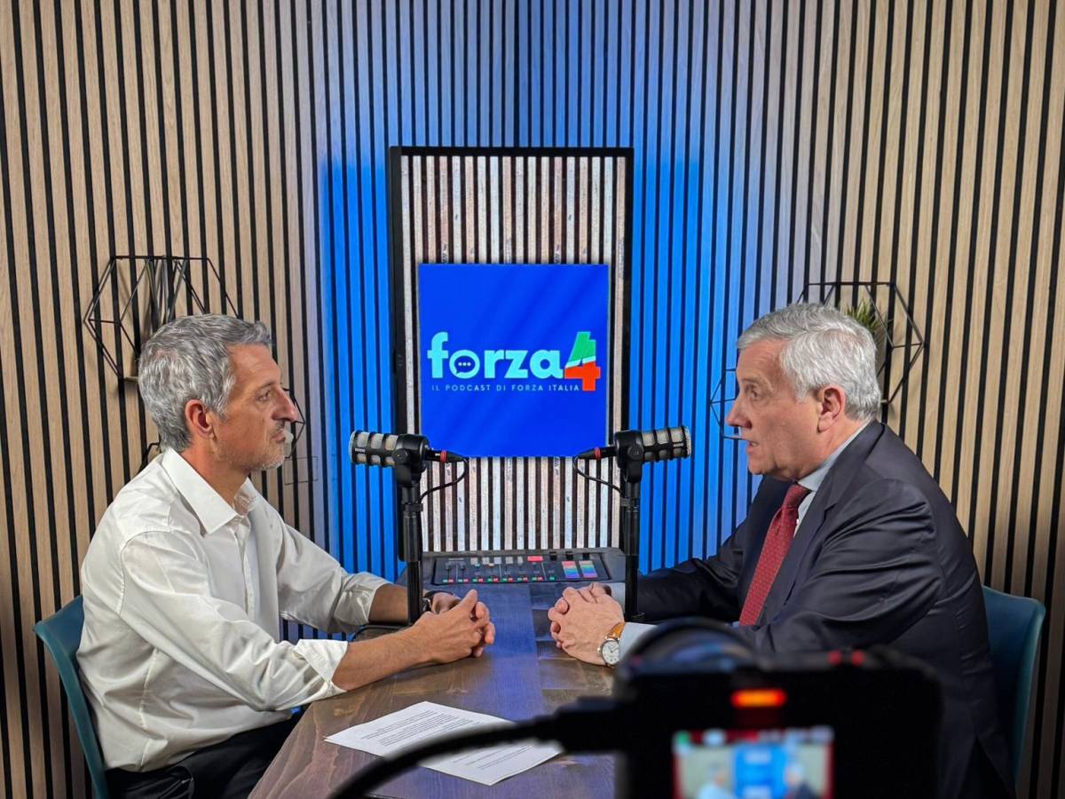 "Montanelli e Berlusconi i miei maestri". Tajani si racconta a "Forza 4" "Montanelli e Berlusconi i miei maestri". Tajani si racconta a "Forza 4"