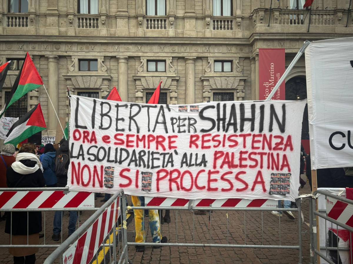 Pro Pal in Piazza della Scala: slogan contro Netanyahu e per l