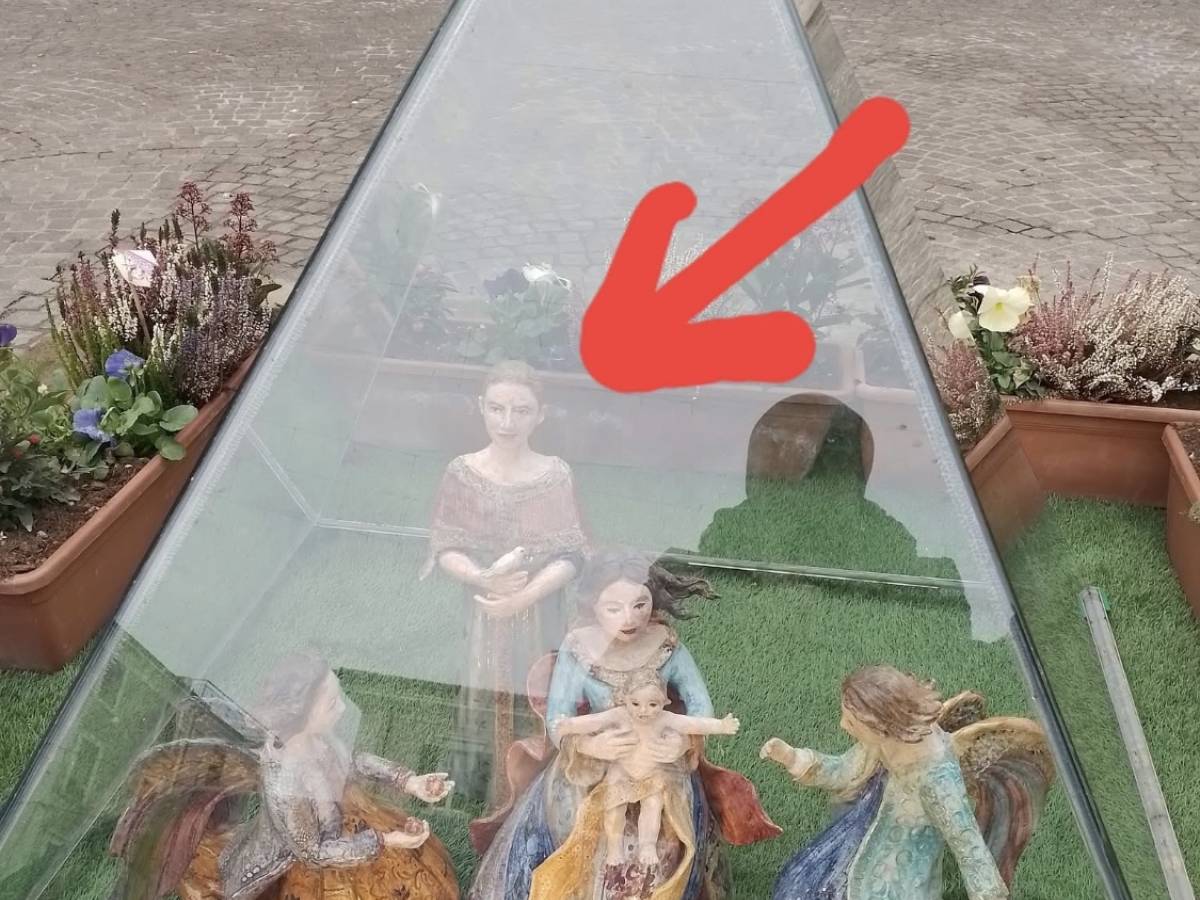 "San Giuseppe sembra una donna". Polemica a Senigallia per il presepe: verrà modificato