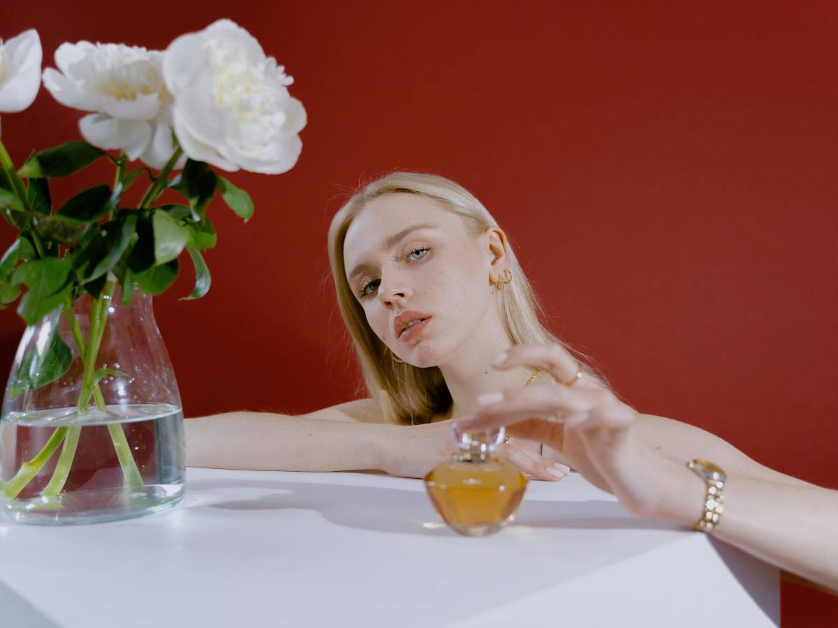 Regali di Natale 2025: i profumi più amati da lei (e che fanno impazzire lui)