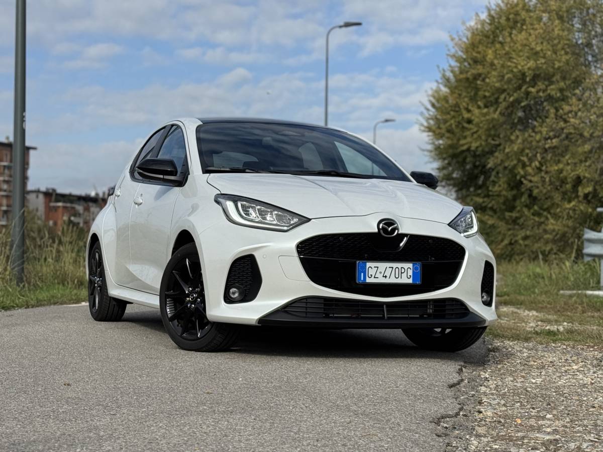 Mazda2 Hybrid 2025: mira la galería del súper eficiente coche urbano japonés 3